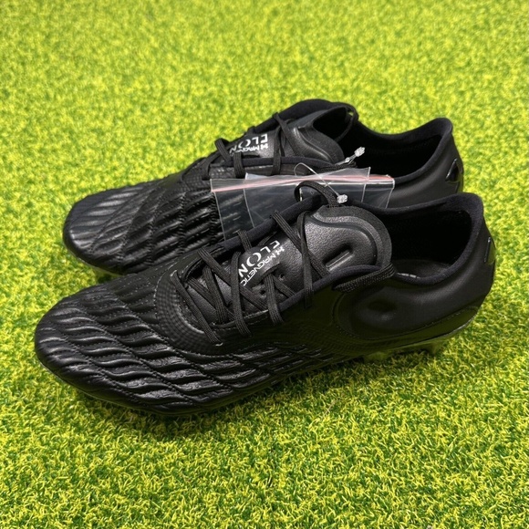 Under Armour Magnetico Elite 3 FG Size 7.5 Women Soccer Cleats Black 3027160-001 - Picture 1 of 6